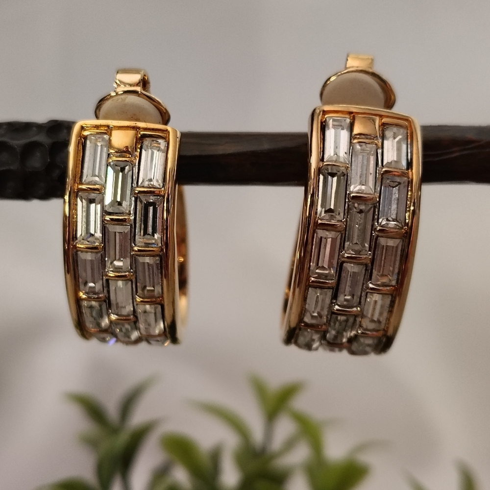 🦢Swarovski Clip-on Hoop Earrings Gold Tone w/ Crystals 1" - Picture 4 of 8